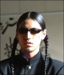 kepang dan kaca mata hitam, ia terlihat sedikit aneh dan pendiam. 17. Dai Watanabe as Hideto Bando Pemimpin dari Front of Armament yang berkostum - sans-titre-1-14e92ab