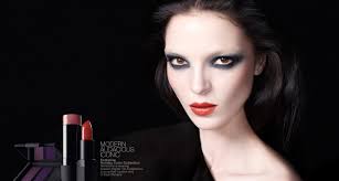 I am happy to see Maria Carla Boscono again as I really like her. I like the collection, as well. It has to be one of my favourite holiday collections. - NARS-Cosmetics-Holiday-2011-makeup-MariaCarla-Boscono