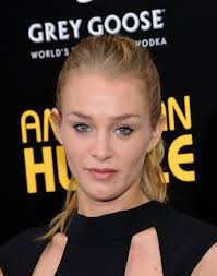 Elizabeth Gilpin attended the &#39;American Hustle&#39; NYC premiere wearing a messy-chic ponytail. Ponytail. Elizabeth Gilpin - Elizabeth%2BGilpin%2BLong%2BHairstyles%2BPonytail%2BcjIWRLuEnBul