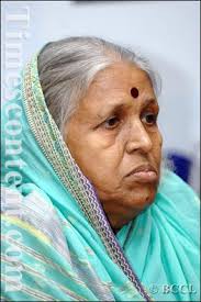 Sindhutai, on whom the Marathi film &quot;Mee Sindhutai Sapkal&quot; is based, during - Sindhutai