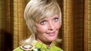 1Carol Brady. CBS Photo Archive SVP &amp; Russillo&#39;s comment: The wife of Mike and the mother to Marcia, Jan and Cindy and stepmother to Greg, Peter, ... - i%3Fimg%3D%252Fphoto%252F2013%252F0306%252Fradio_01_g_florence-henderson_576