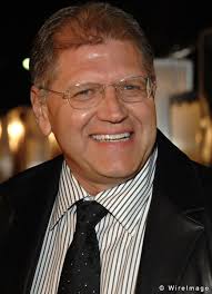 The 62-year old, 183 cm tall Robert Zemeckis in 2014 photo - Directorprod_Cohen_15099980