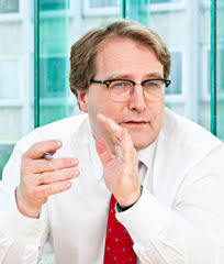 Dr. <b>Torsten Teichert</b>, Vorstandsvorsitzender der Lloyd Fonds AG spricht mit <b>...</b> - Teichert-Lloyd-Fonds-Interview-online