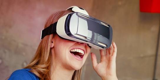Realidade Virtual: Por que a NOM quer que você compre essa idéia?