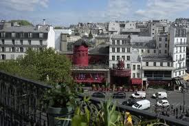 The windmill sails at Paris' iconic Moulin Rouge have collapsed. No injuries are reported - World News