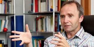 Peter Grasser, psychiatre Suisse. Le psychiatre suisse Peter Gasser a utilisé sur 12 de ses patients atteints de cancer le LSD. - 1394189924_Soulager-son-cancer-avec-le-LSD-une-initiative-du-psychiatre-Peter-Gasser_article_top