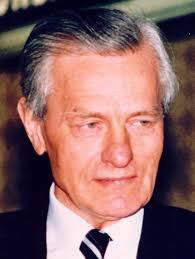 <b>Rolf Harder</b>, seit 1968 im Aufsichtsrat und von 1970 -1982 Vorsitzender des <b>...</b> - Ashausen-AR-Rolf-Harder