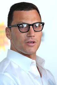 New York Rangers hockey star Sean Avery must have forgot that it&#39;s baseball season, not hockey season. That&#39;s the only excuse we can make for Avery&#39;s ... - sean-avery-arrested