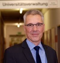 Dr. Stephan Becker wurde vom Senat als zukünftiger Kanzler der Universität Bielefeld einstimmig bestätigt. - thumbnail%3Fid%3D91402