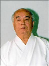 Mabuni Kenei mantiene innumerables contactos con países de todo el mundo, entre los que se encuentra España a través de la Associació Esportiva Shito-Ryu ... - kenei