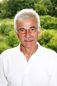 Helmut Kammerer war von 1981 bis 2011 als Facharzt für HNO-Heilkunde in Kelkheim/Taunus tätig. Zuvor war er als Hals-Nasen-Ohrenarzt an der ... - kammerer