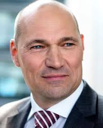 Rüdiger Köster (56), CTO von T-Mobile Austria, übernimmt bereits zum zweiten Mal die Position des Präsidenten des Forum Mobilkommunikation (FMK), ... - R%25C3%25BCdiger-K%25C3%25B6ster-Credit-FMK
