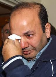 Iftikhar Ahmed cries in 2004 when Shafilea&#39;s body was found. Tears: Iftikhar Ahmed cries in 2004 when Shafilea&#39;s body was found - article-2172533-00AA537C1000044C-354_306x423