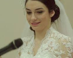 Turkeysh actress in wedding dresses  Images?q=tbn:ANd9GcSeF-yq2veXiltBWKe6H1SyTnfgeYPuQz2B6EMxpyAlqg6R62UF