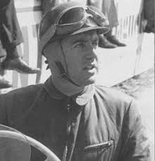 Tony Rolt était l&#39;archétype du pilote Anglais « old school »: il était davantage un gentleman-driver qu&#39;un pilote « à plein temps » (même s&#39;il a remporté ... - Rolt__Tony