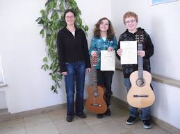 Monika Mayr mit Julia Seidl und Marco Celeste - Gersthofen
