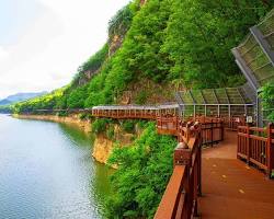 충북 단양군 여행지 명소 풍경 도담삼봉 만천하스카이워크, AI로 생성