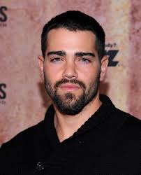 Actor Jesse Metcalfe arrives at the Starz original TV series &quot;Spartacus: Blood and Sand&quot; on January 14, 2010 in Los Angeles, California. - Jesse%2BMetcalfe%2BPremiere%2BSpartacus%2BBlood%2BSand%2BkJBDvYed57gl