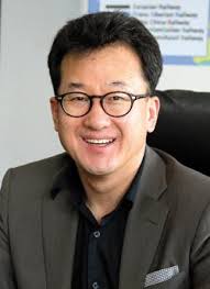 Seung Koo Kim started his career in 1984 at Samsung Electronics, and later worked in the R&amp;D department. From 1994 until 1996 he worked in the Product ... - 249_b