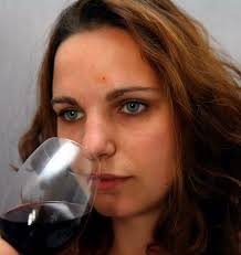 Si vous voulez percer les mystères du vin de champagne, ce symbole de fête, Perrine Andries, œnologue, vous propose de vous initier. - 201012091657