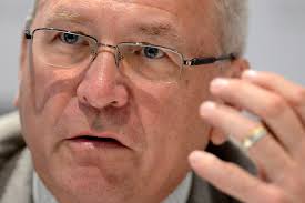 Der Generaldirektor des Deutschen Olympischen Sportbundes, Michael Vesper, spricht im Interview über seinen einstigen politischen Weggefährten Peer ... - 32605200