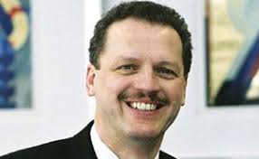 Volker Mornhinweg (45), Leiter Executive Management Development (EMD) der DaimlerChrysler AG, wird zum 01. September 2005 neuer Vorsitzender ... - mercedes_mornhinweg_3