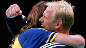 Mats Olsson kramar om Staffan Olsson i Atlanta-OS 1996. Nu återförenas duon. Foto: AP. Handbollslandslagets herrmålvakter får en mentor. - Mats