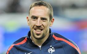 La France peut dire merci à Franck Ribéry, le milieu gauche des Bleus. Il a permis à deux reprises aux Bleus de revenir au score contre la Biélorissie dans ... - franck-ribery-1