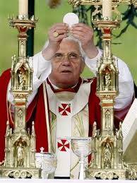 Resultado de imagen de Santa Misa Eucaristía Benedicto XVI
