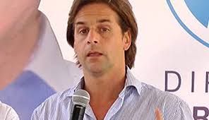 El candidato a la Presidencia por el Partido Nacional, Luis Lacalle Pou, anunció una política de shock para mejorar la infraestructura vial. - lacalle-pou-uruguay-e
