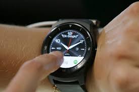 Résultat de recherche d'images pour "smartwatch"