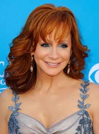 Reba McEntire. Reba looked polished to perfection in her fiery red locks, which was a great finishing touch to her look. - Reba%2BMcEntire%2BShoulder%2BLength%2BHairstyles%2BMedium%2B9KLtXu_hLw3l