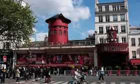 Paris' Moulin Rouge Stays Open After Iconic Windmill Blades Fall Off