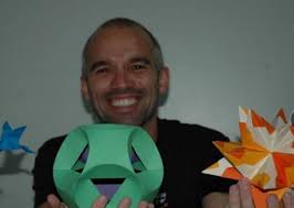 O fisioterapeuta Eduardo Stefano Benedet é um desses adultos que tem os origamis como hobby, conforme a reportagem do PortalSatc.com conferiu. - dobradura-como-hobby