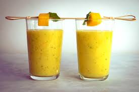 How to Make a Mango-Pineapple Smoothie - In the Kitch