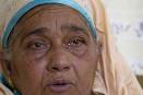 An emotional Naseem Akhtar, mother of former Pakistan test cricketer ... - amiraaaaa_826521g