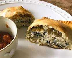 Gambar Spinach and cheese calzones