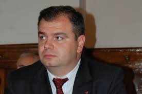 Elutasította pénteken Máté András képviselőházi frakcióvezető az Erdélyi Magyar Néppártnak (EMNP) azt a vádját, hogy a módosított alkotmány lehetőségeivel ... - mate
