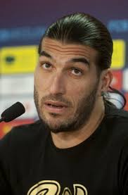 Here is Pinto with long hair and the ponytail in a braid - Jose-Manuel-Pinto-en-la-rueda-_54327892844_54115221160_261_396