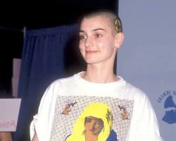 Image of Sinead O'Connor with a Grammy Award
