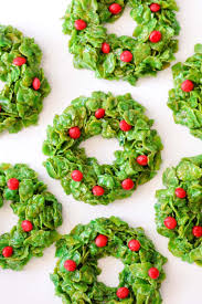 Christmas Wreath Cookies {AKA Cornflake Wreaths} | Lil' Luna