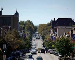 Gambar Massachusetts Street in Lawrence, Kansas