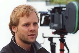 Tomas Villum Jensen (1971) es un conocido actor danés en películas como Los chicos de San Petri (1991), Primavera robada (1993), Sólo una chica (1995) o En ... - Tomas_Villum_Jensen
