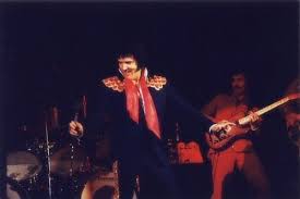Resultado de imagem para Elvis BLUE FLYING 1975