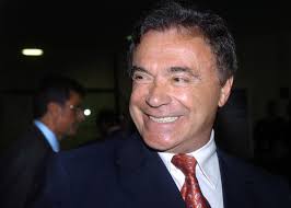 Senador Álvaro Dias, em 1988, era governador do Paraná. Foto do Blog Política Livre. Na greve dos professores o então governador usa de toda a sua ... - alvaro-dias