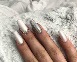 Image of Chrome Accents Acrylic Nails