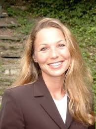 Seit Sommer 2009 ist sie zertifizierte Trainerin für Informations-Management alphaSkills®. Dr. Eva Brandt Seminare und Beratung Panoramastr. 16 - Foto20Eva20Brandt