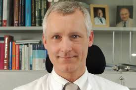Dr. Uwe Schlegel ist Direktor der Neurologischen Klinik und Sprecher des Neuroonkologischen Tumorzentrums - schlegel_uwe