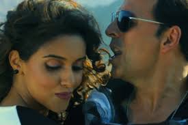 Khiladi 786: Akshay and Asin get intimate on a long drive - longdrive786-5
