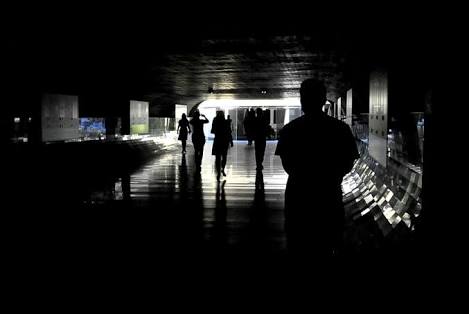 Blecautes deixaram milhares de francanos no escuro (Foto: Agência Brasil)